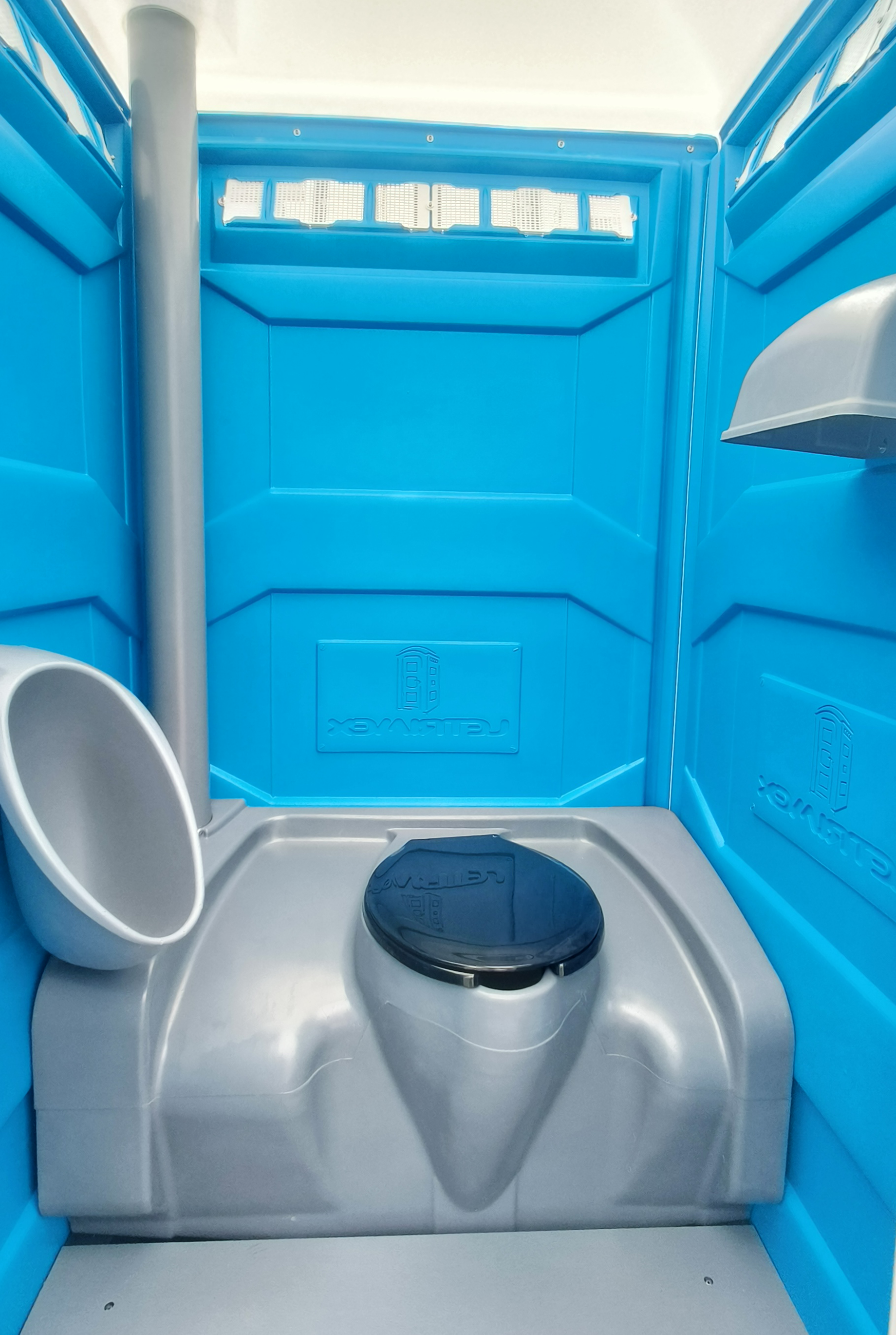 interior de baño portatil